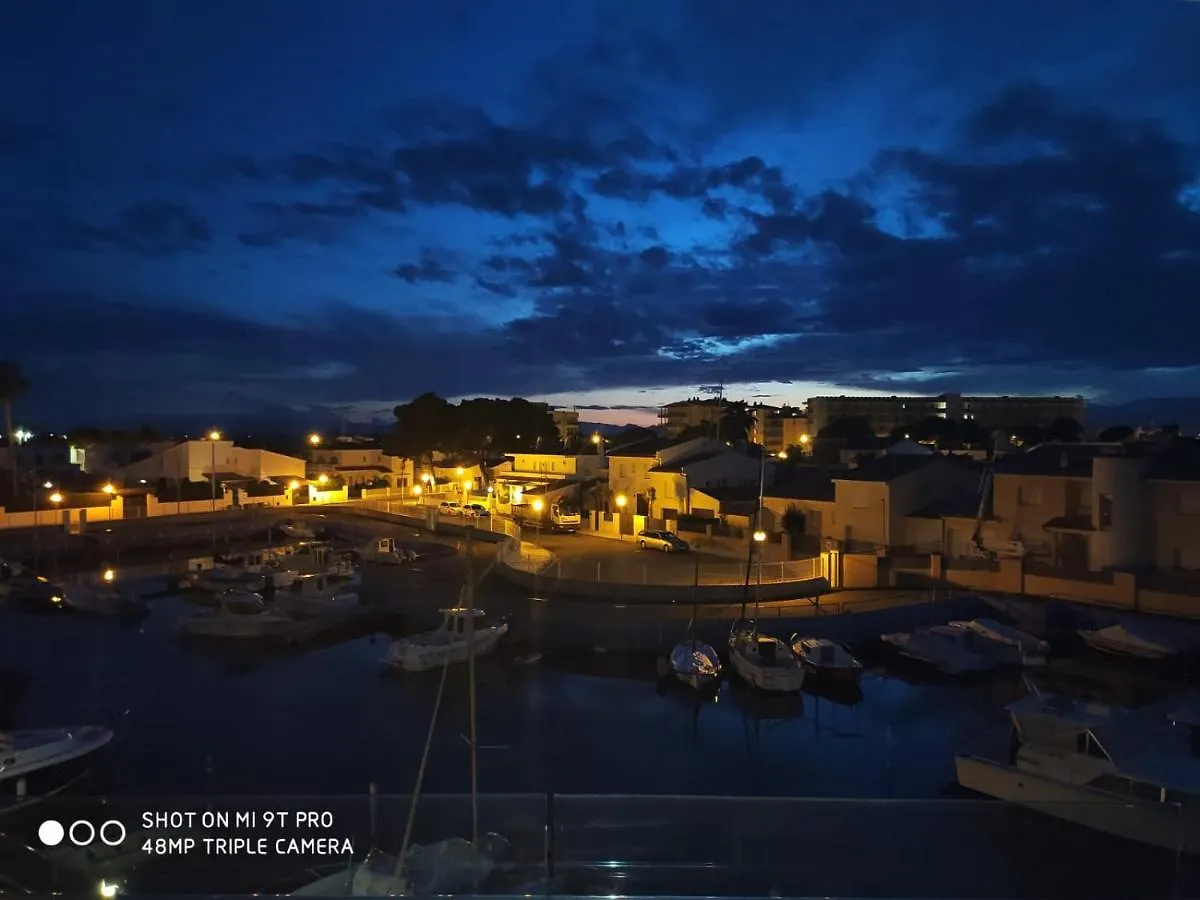 Apartment Appartement Residence A Roses - Port Trebol Avec Piscine Et Parking Prive Spain